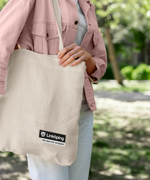 Vit tygväska med Linköpingslogga i nedre högra hörnet